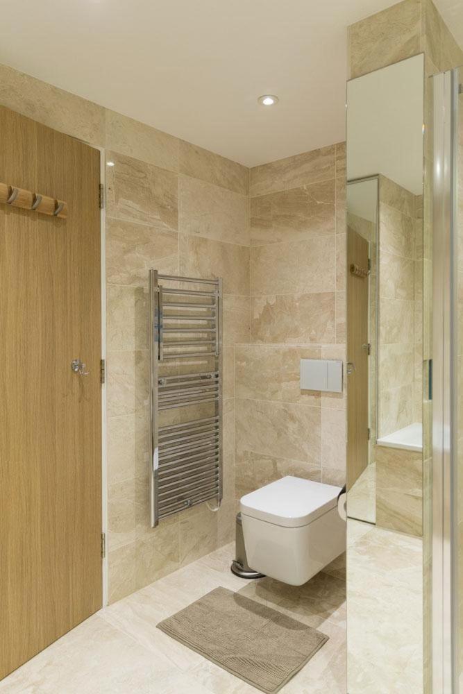 New 3 Bedroom Near Tower Bridge Apartment