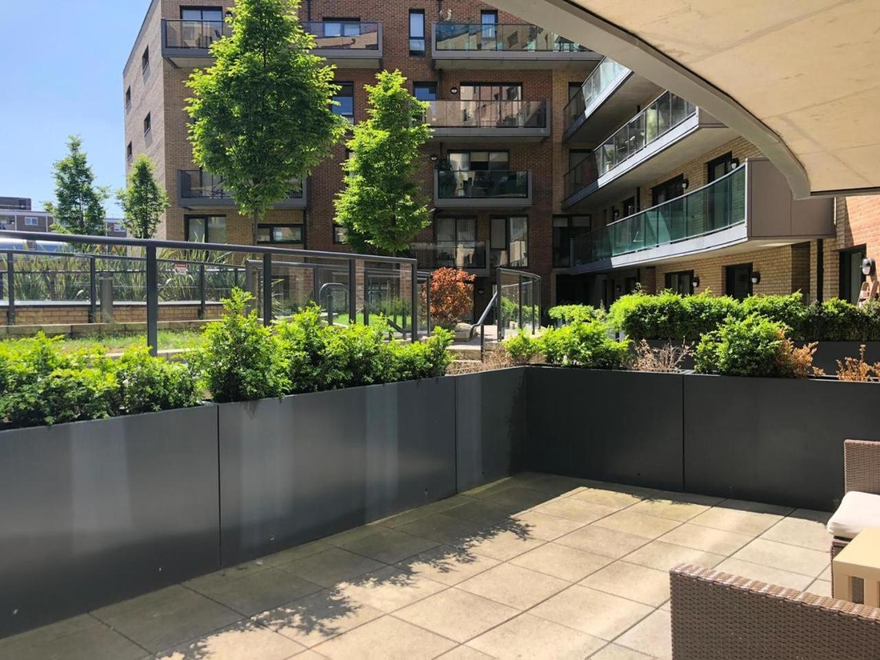 New 3 Bedroom Near Tower Bridge Apartment *