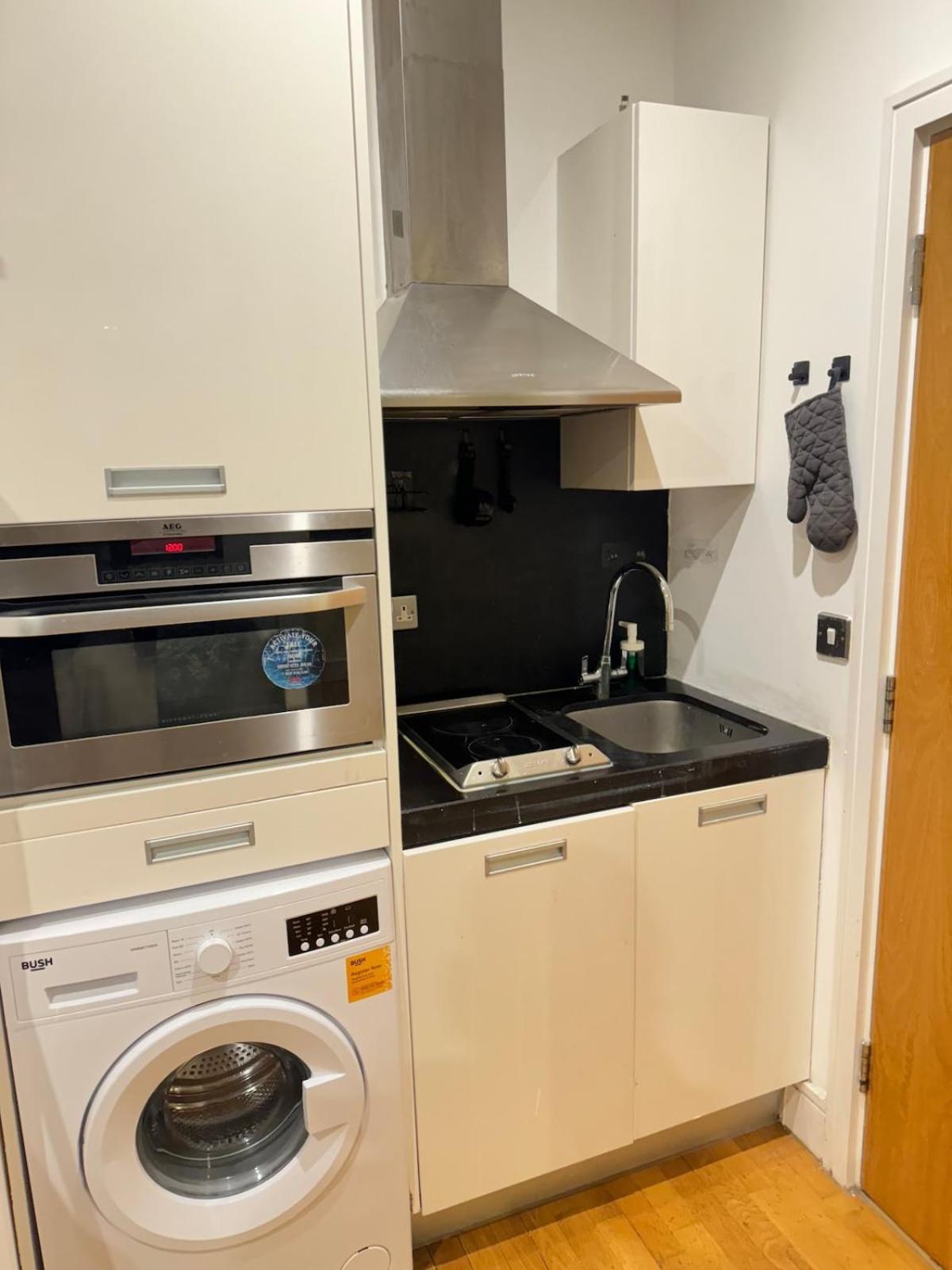Apartment Lovely High Street 30 Seconds From Station *