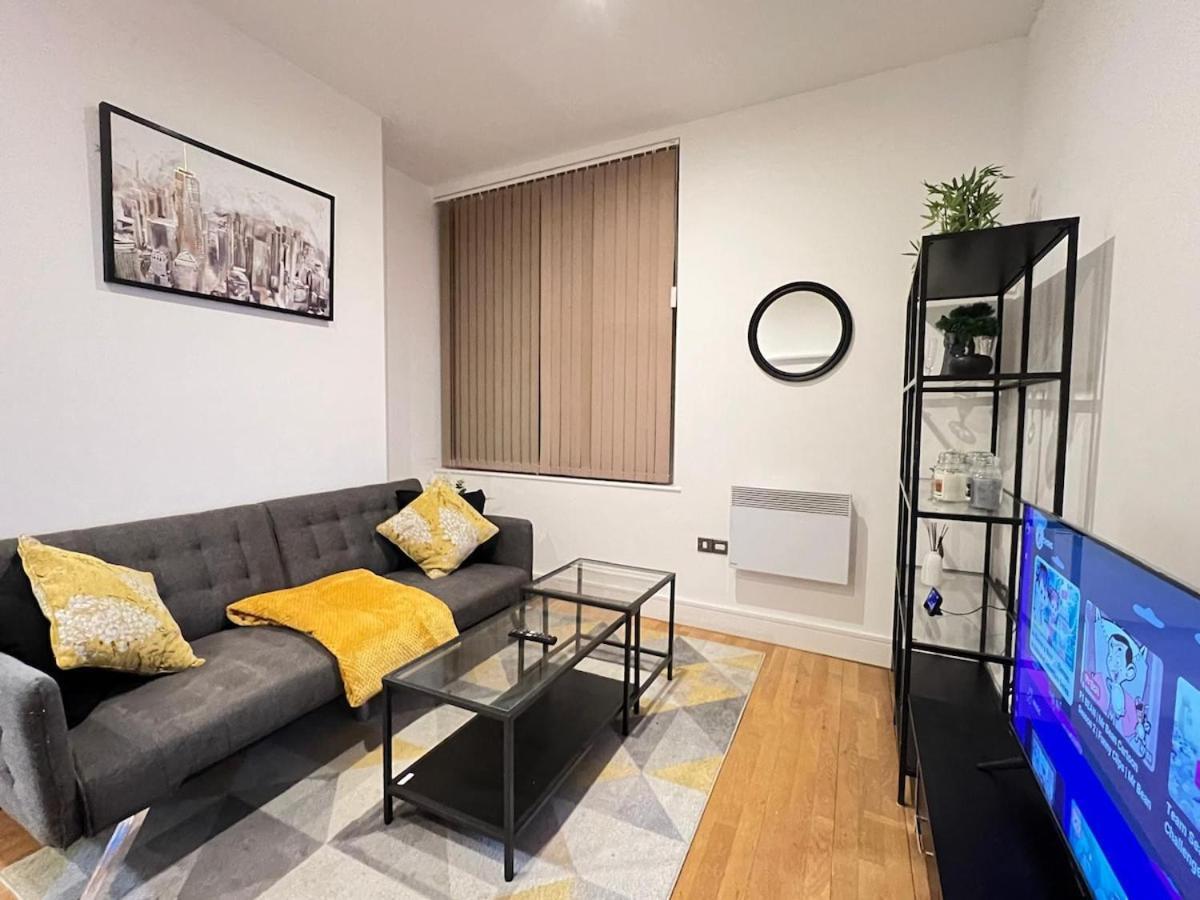 Apartment Lovely High Street 30 Seconds From Station London