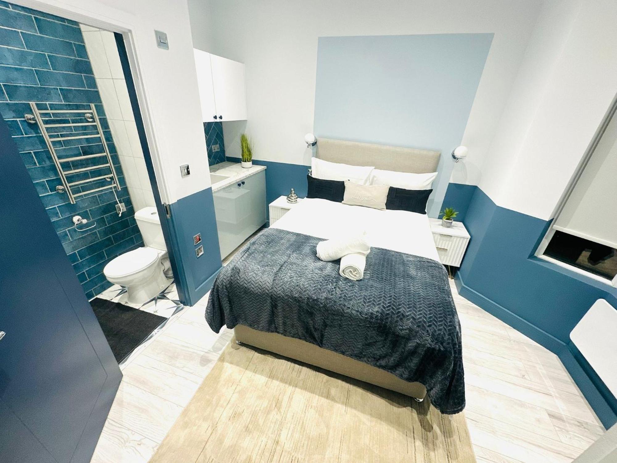 Holly B Mini Great Location For Tourist!!! *