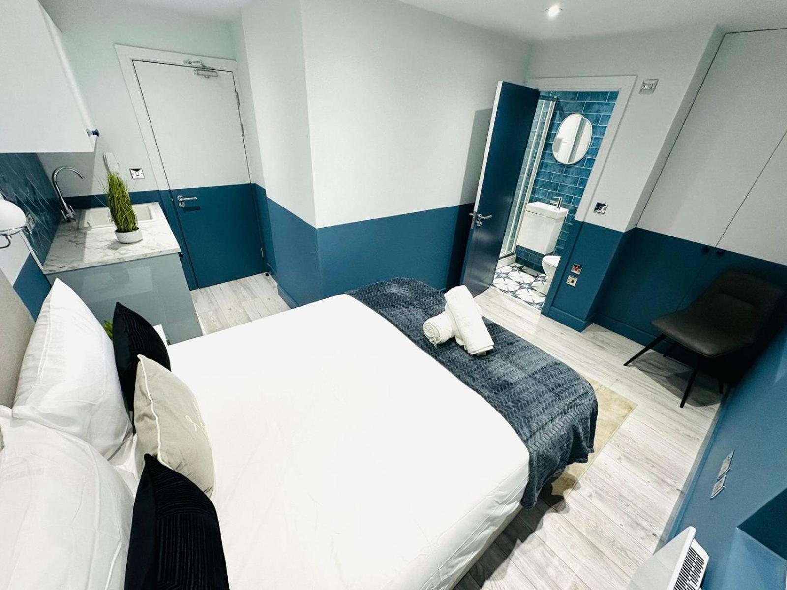 Holly B Mini Great Location For Tourist!!!