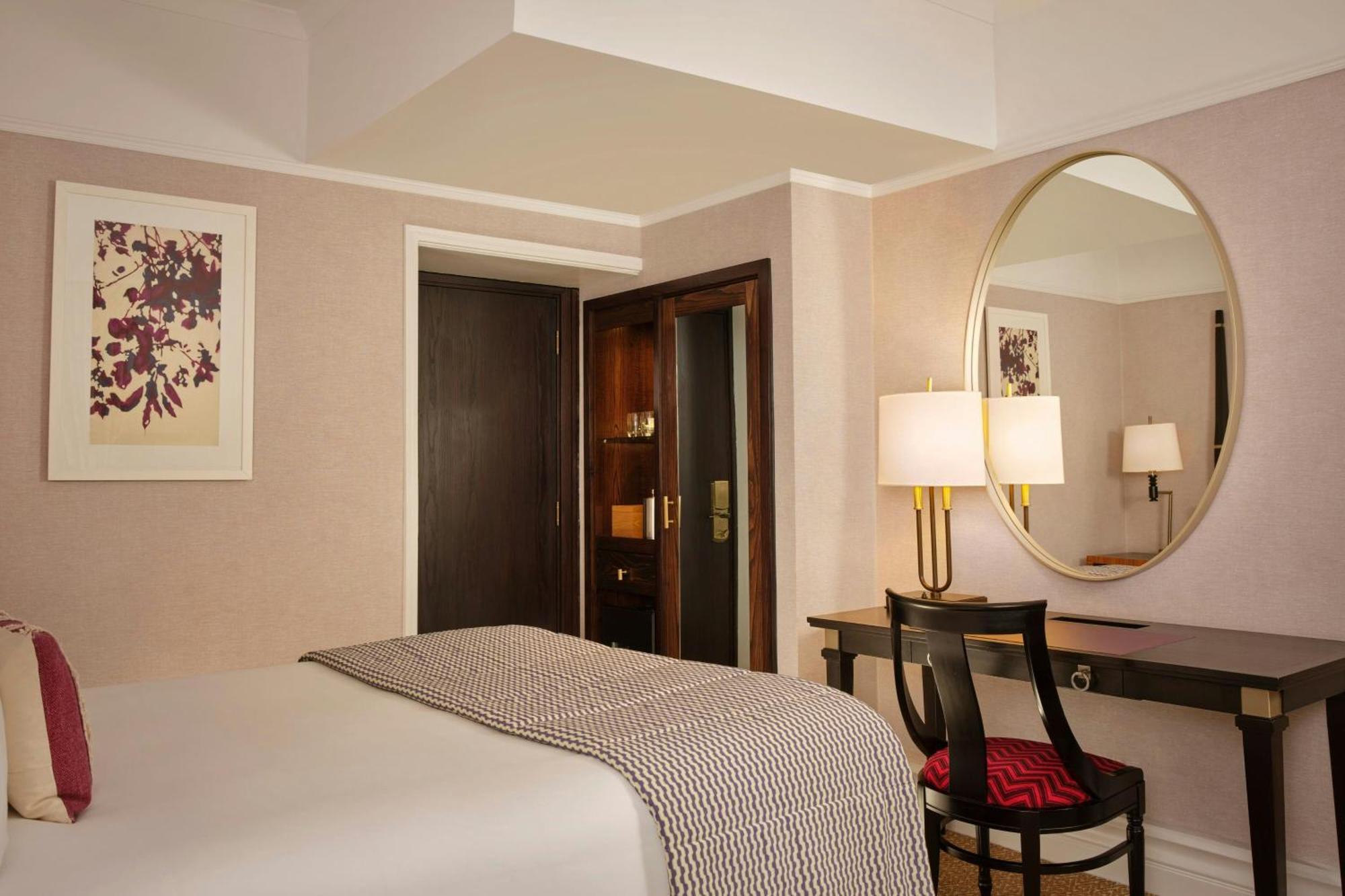 Hotel St. Ermin's Hotel, Autograph Collection