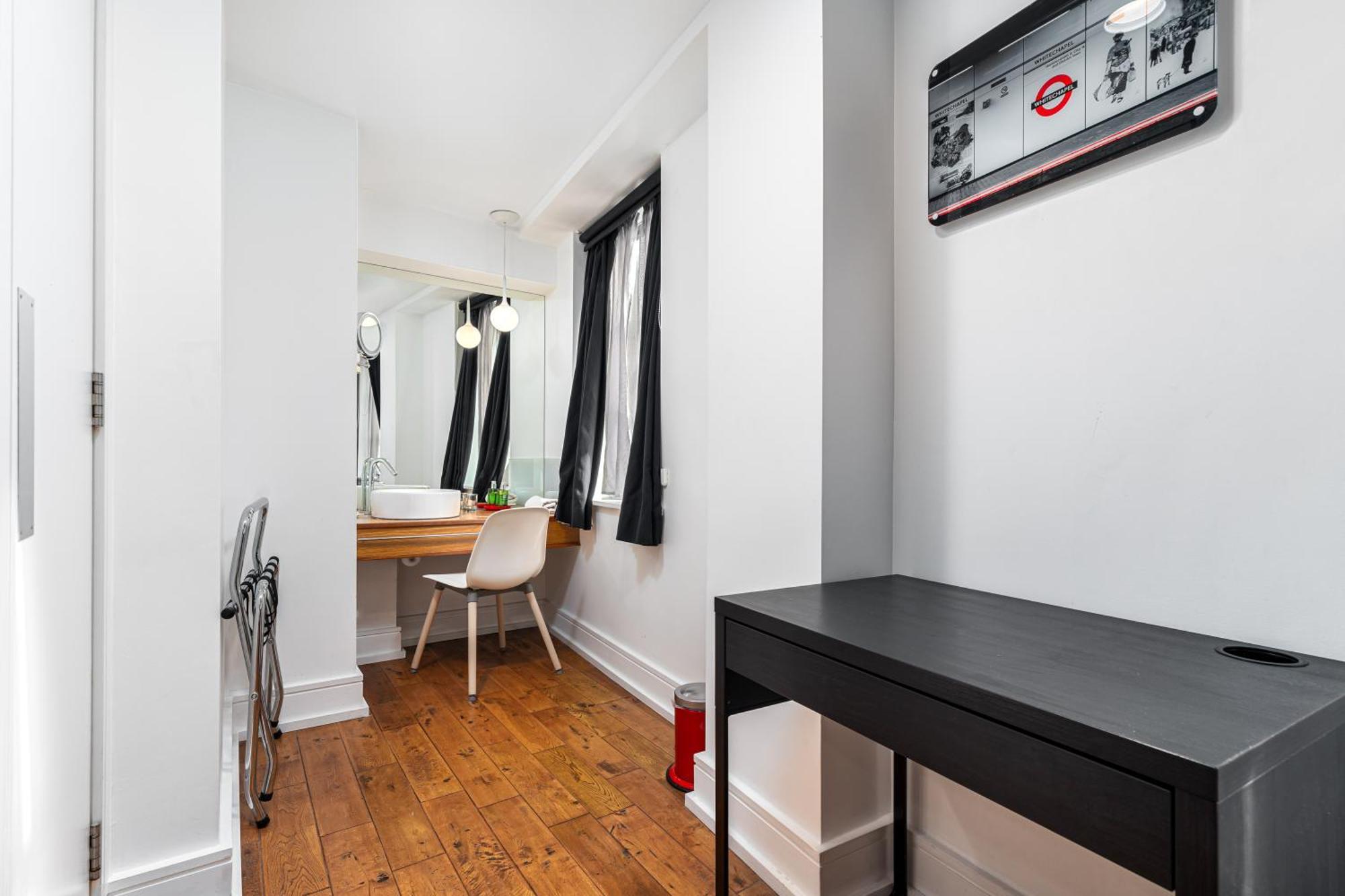 The Whitechapel 4*