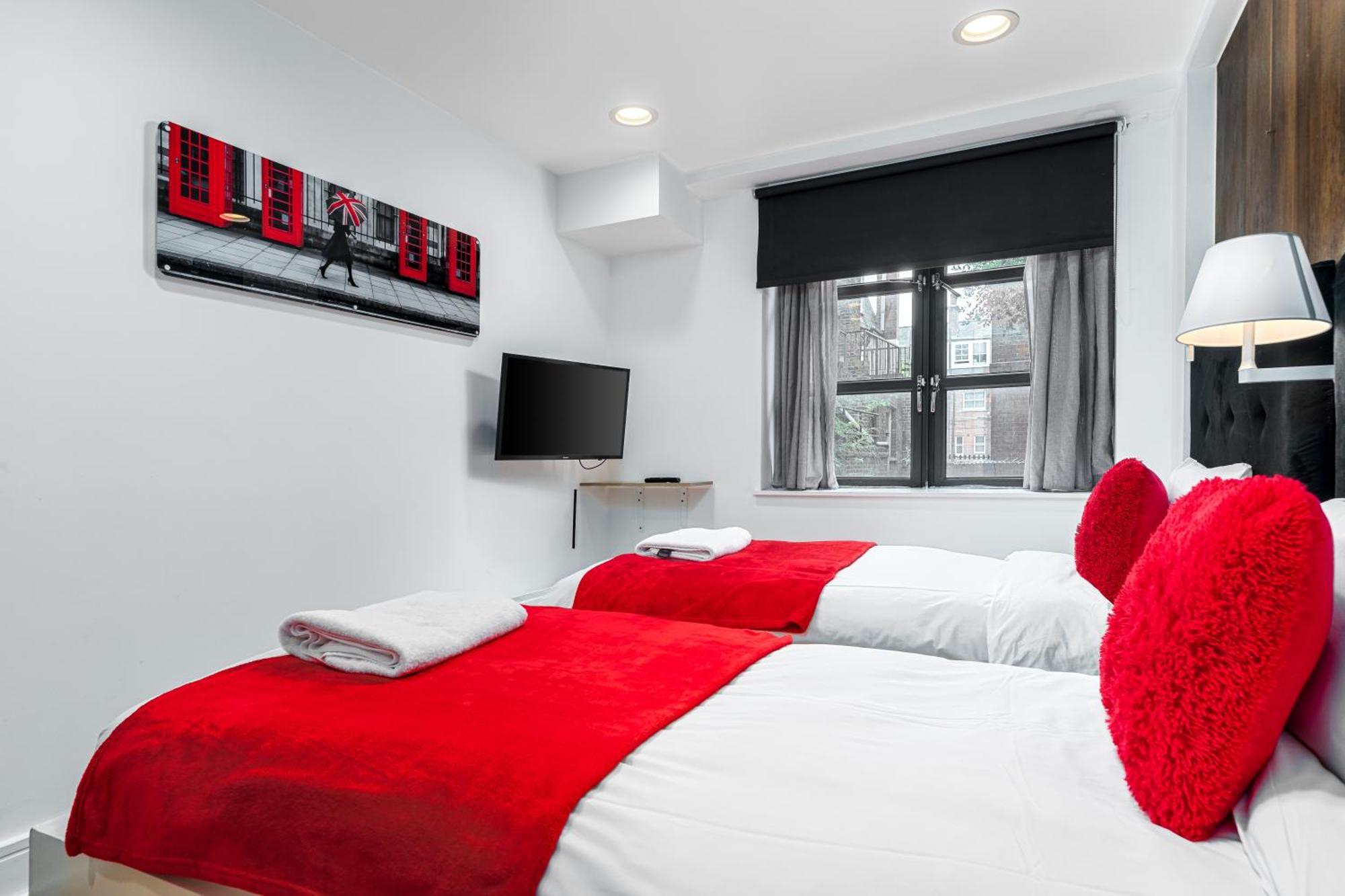 The Whitechapel 4*