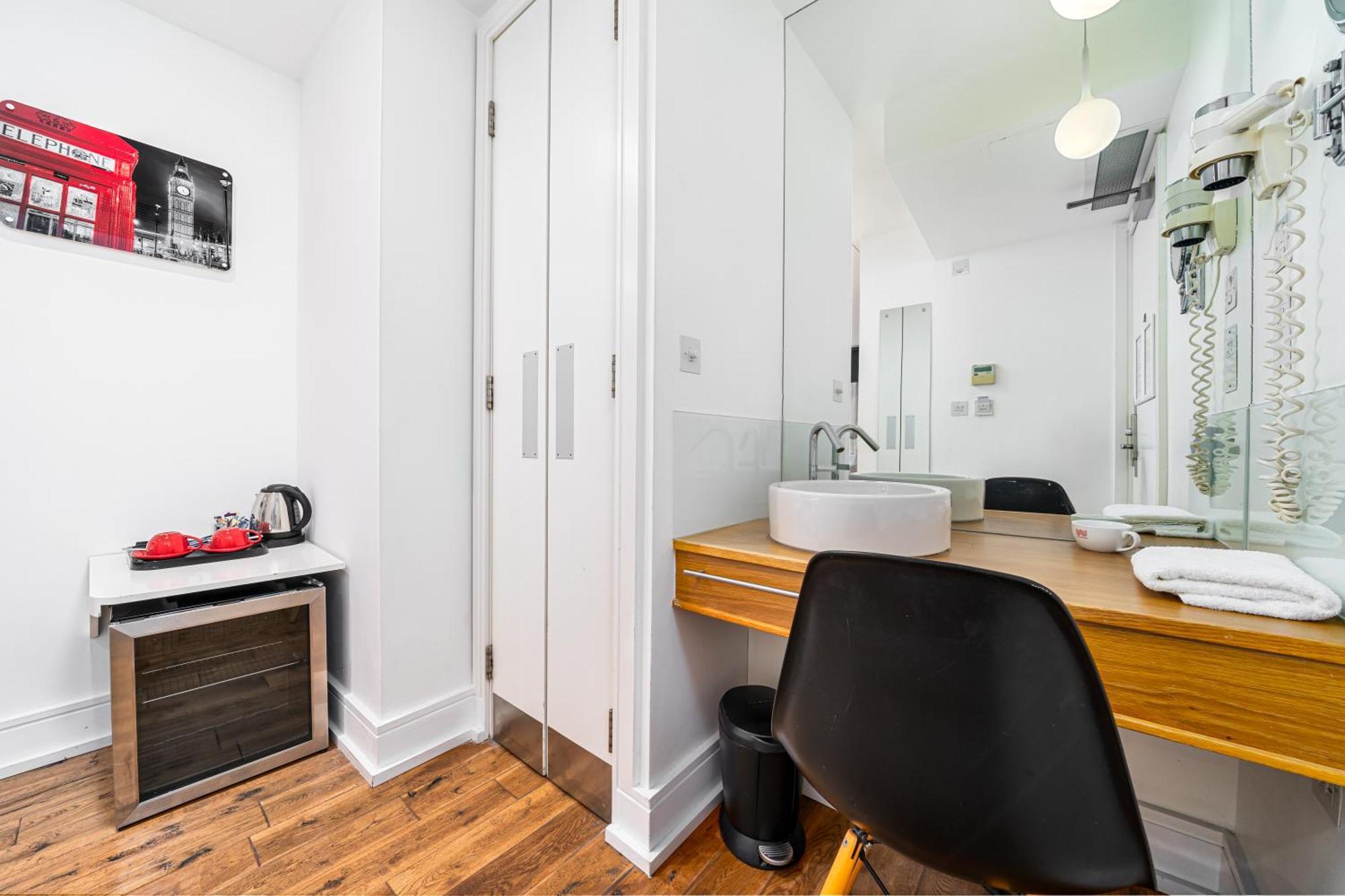 The Whitechapel Hotel 4*