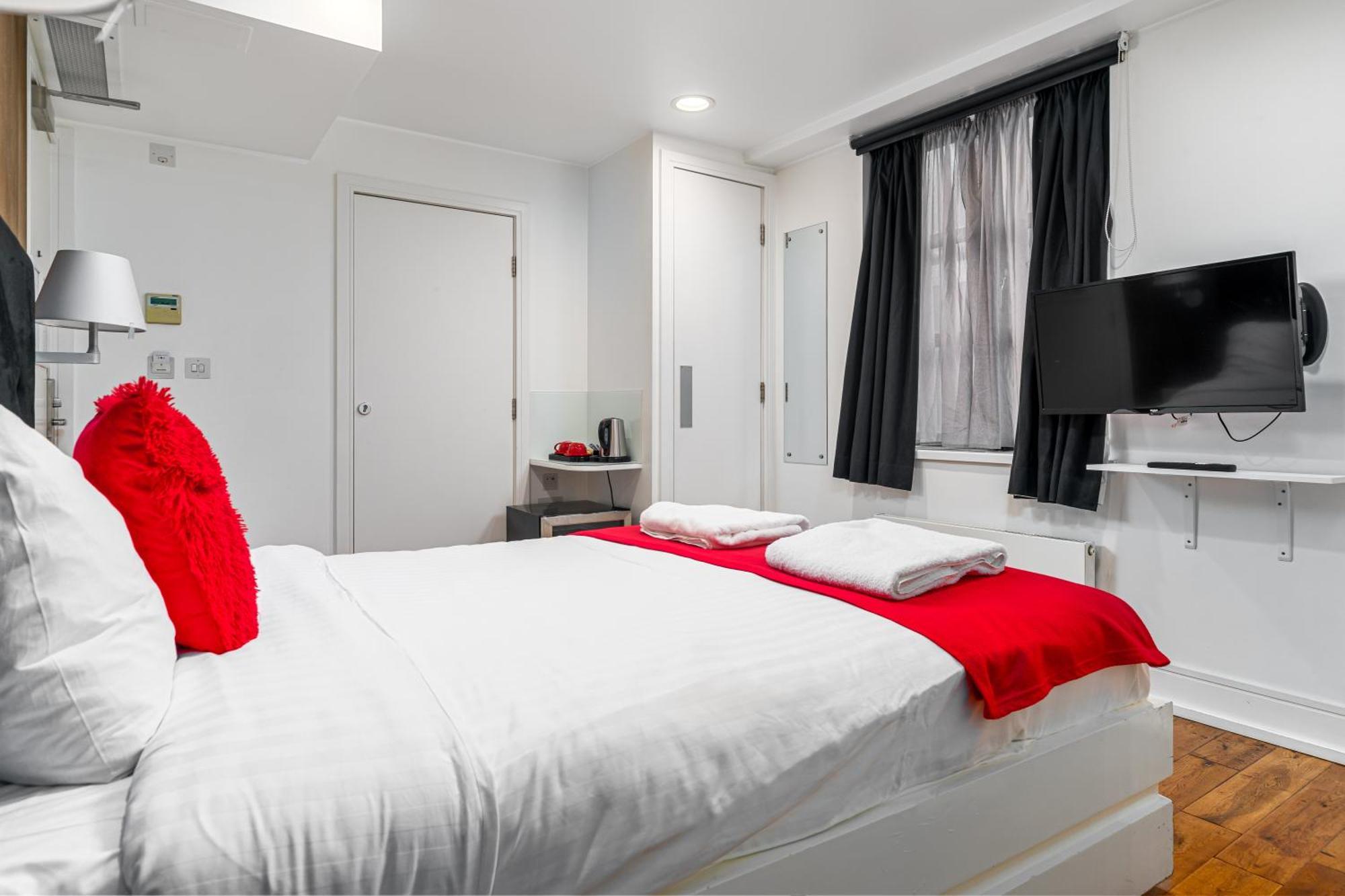 The Whitechapel 4*