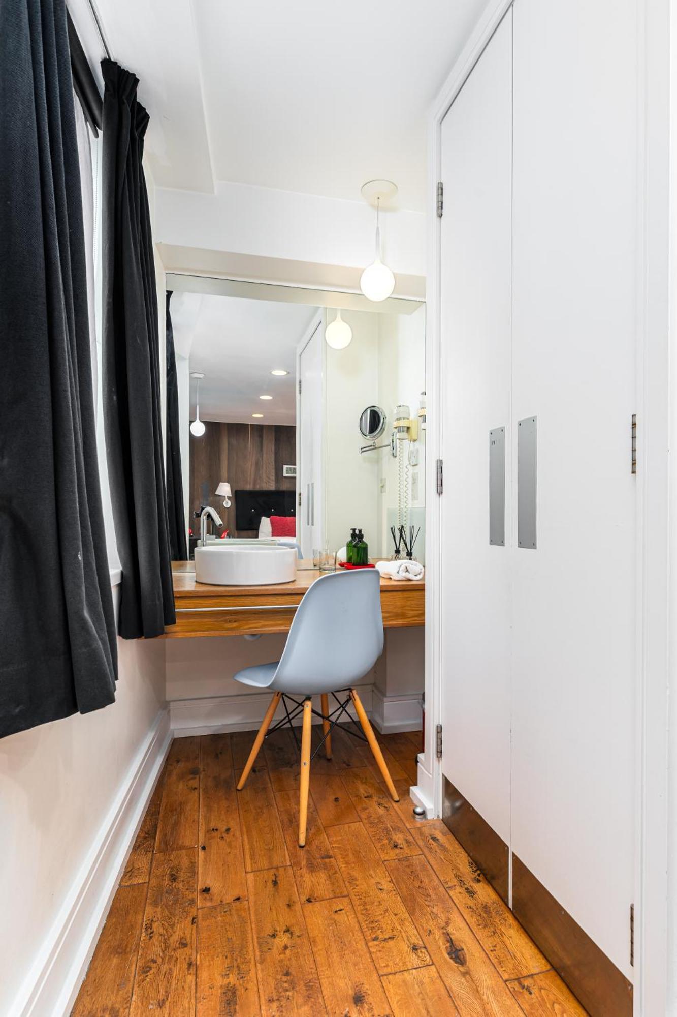 The Whitechapel 4* London