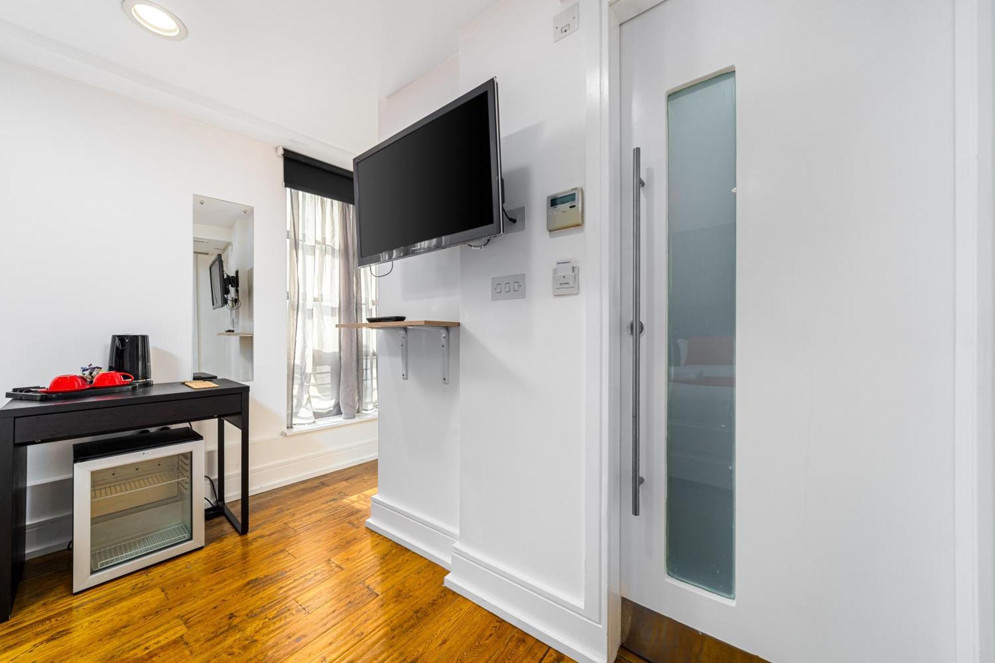 The Whitechapel 4*