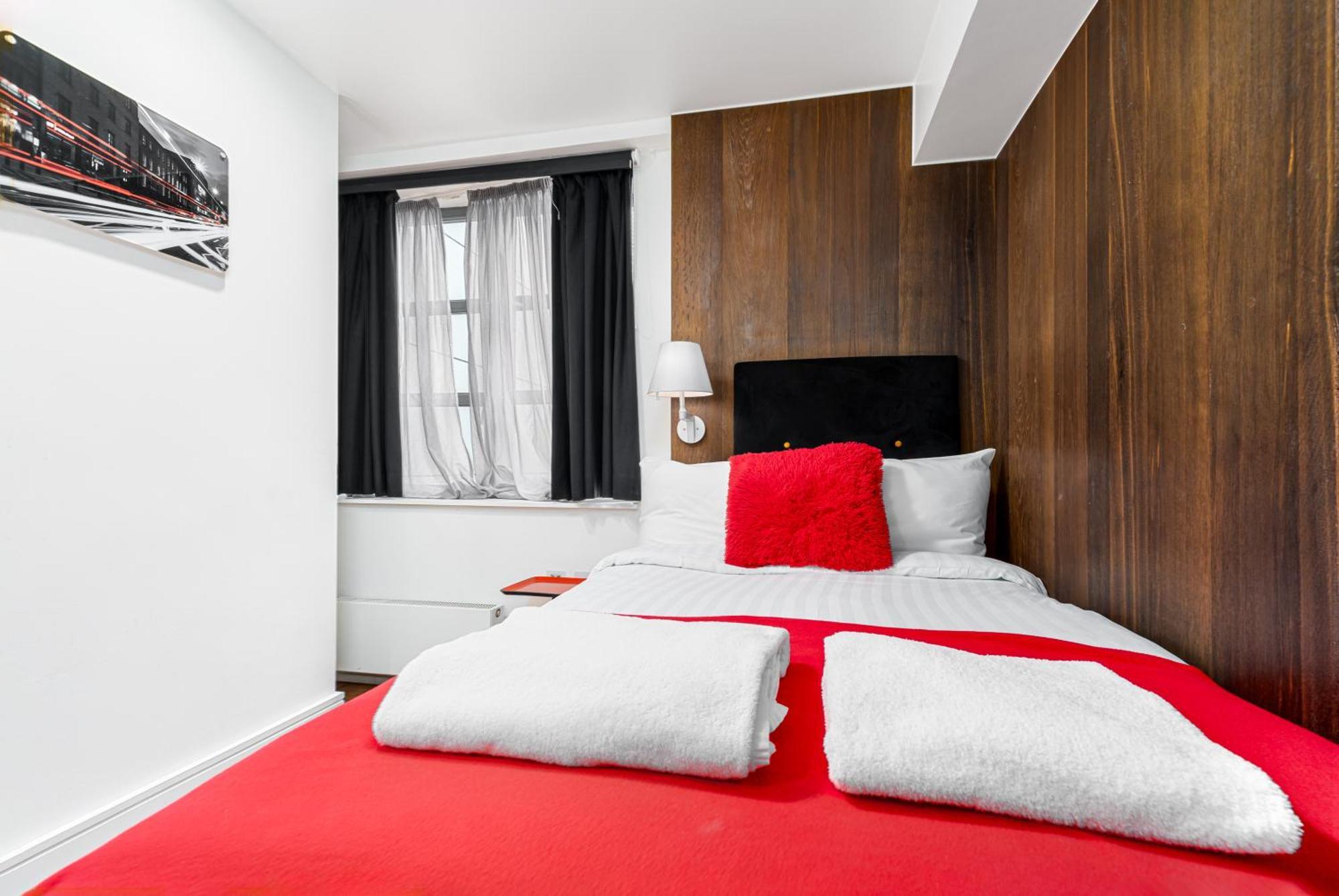 The Whitechapel 4*