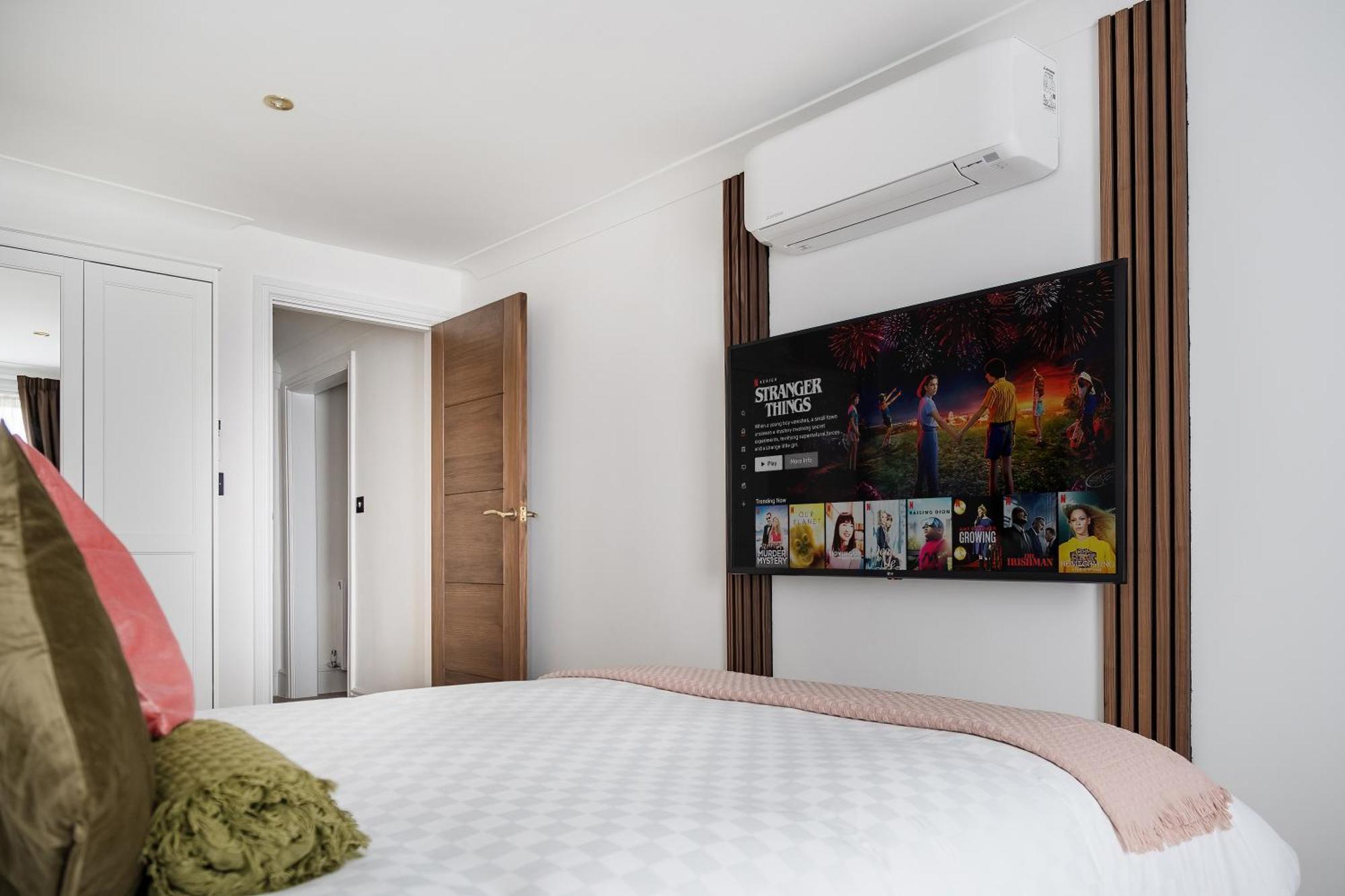 Luxury Large In Holiday home London