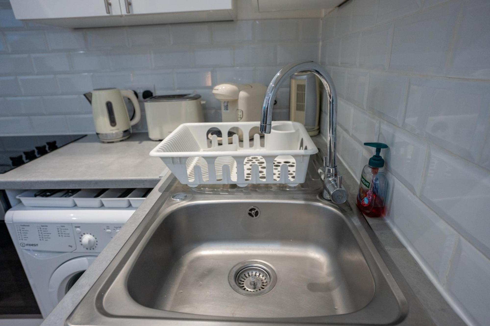 Beautiful Flat In Hackney Next To Overground Station Londen