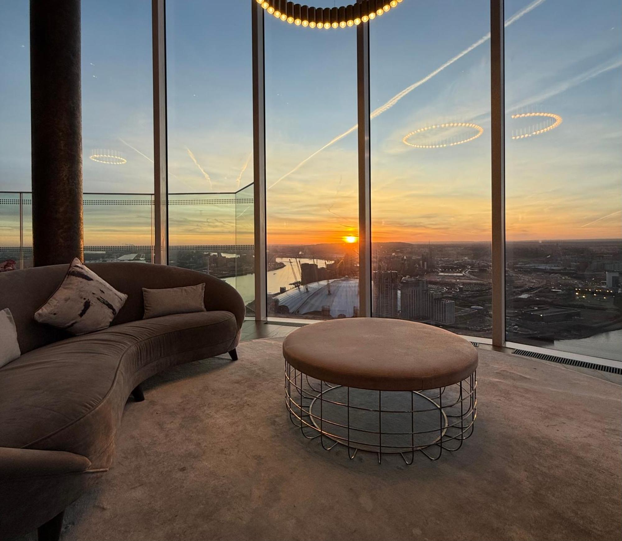 Luxury Modern 2 Bed Flat With Balcony And View - Canary Wharf Center * London