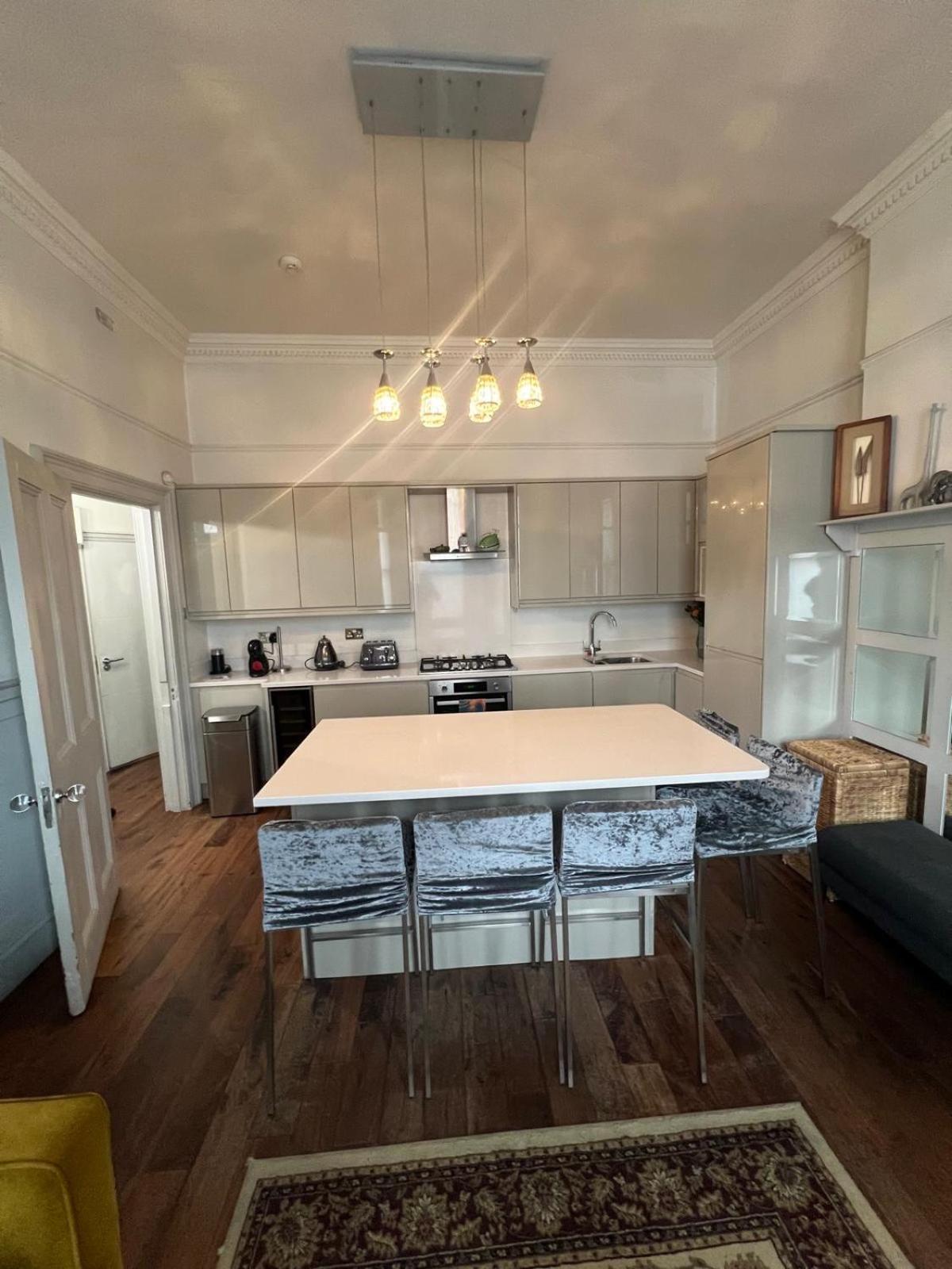 Stunning Holland Park- Sleeps 6 * Londen