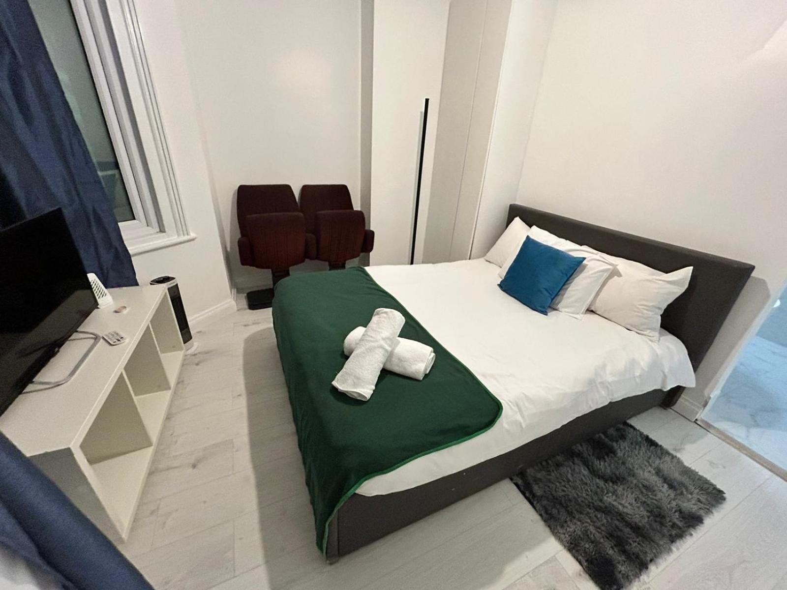 2 Bedroom Flat Wembley Londen