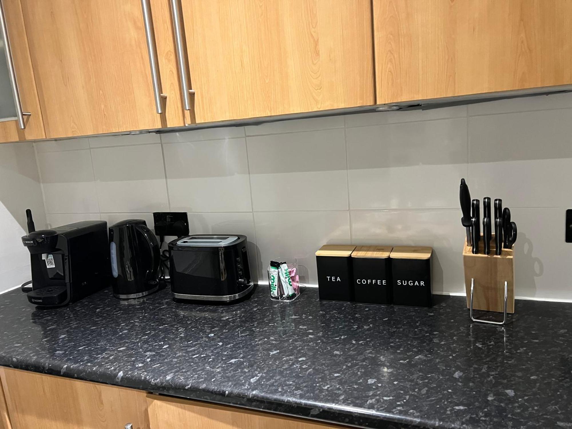 Hale Lodge, Comfy For Families And Contractors * London