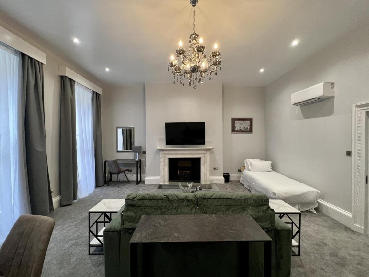 The Leonard Apartment *