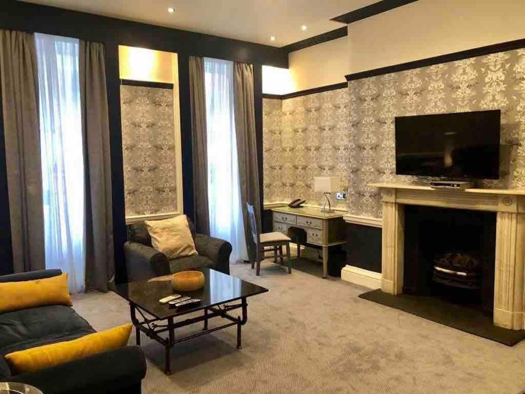 The Leonard Apartment *