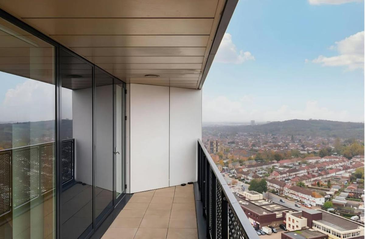 Near Wembley With Beautiful Views * Londen