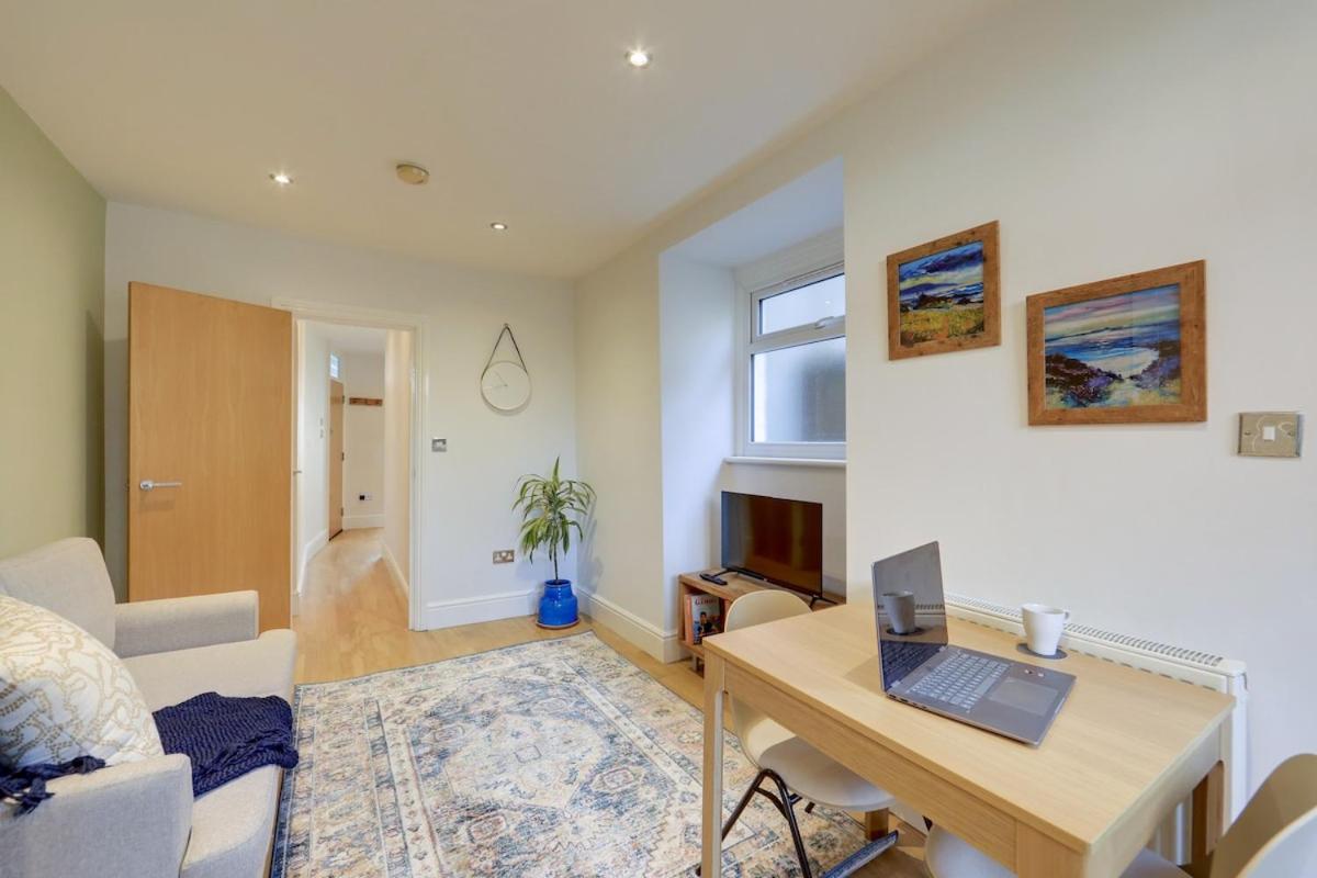 Apartment Stylish 2-bed Near Station-wifi *