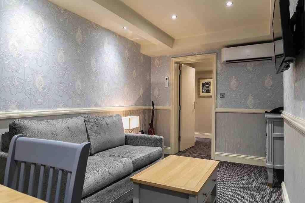 The Leonard Apartment