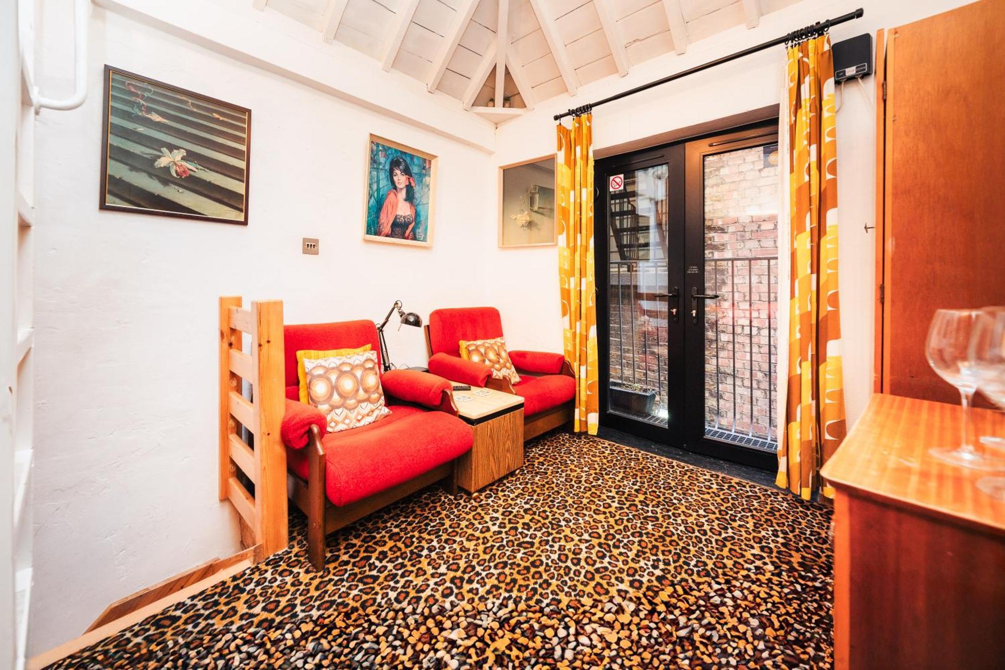 Apartment Quirky And Cosy Soho Stables House London