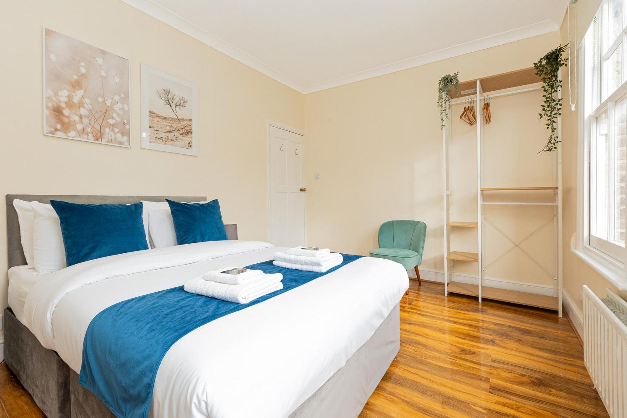 Apartment 2br Flat With Garden, 5min To Wood Tube