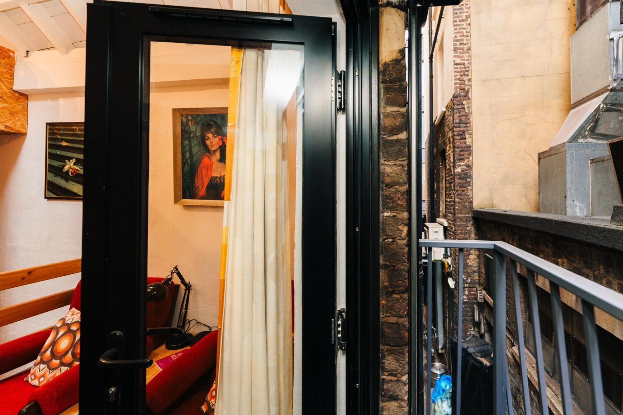 Quirky And Cosy Soho Stables House * London