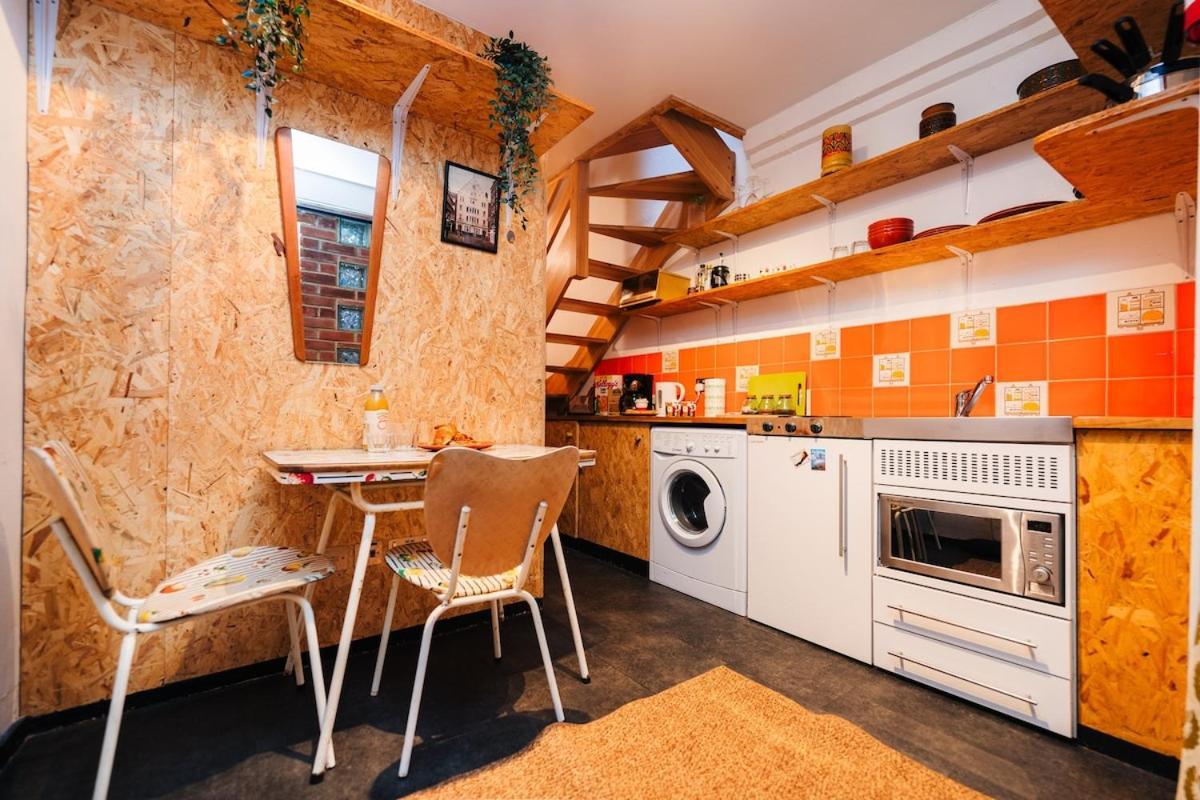 Quirky And Cosy Soho Stables House
