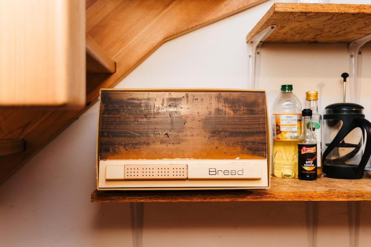 Quirky And Cosy Soho Stables House *