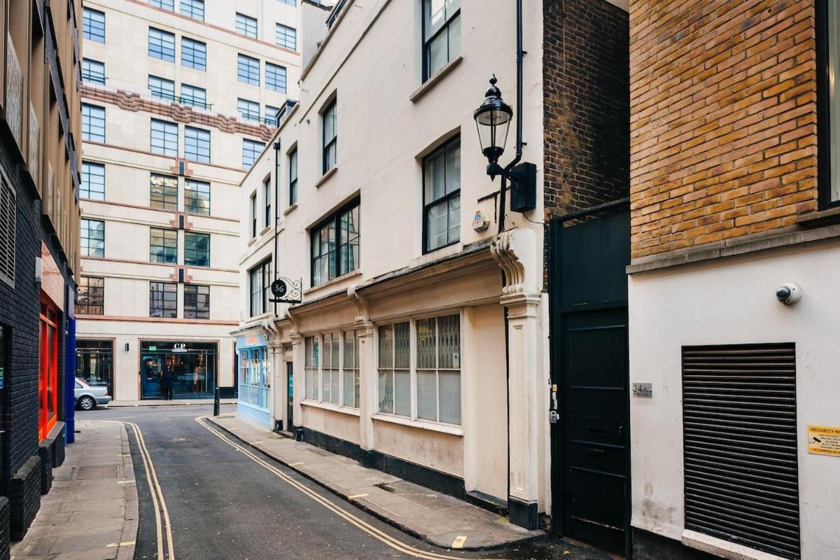 Quirky And Cosy Soho Stables House * London