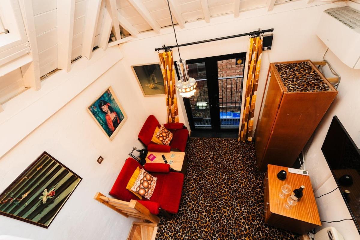 Quirky And Cosy Soho Stables House * London