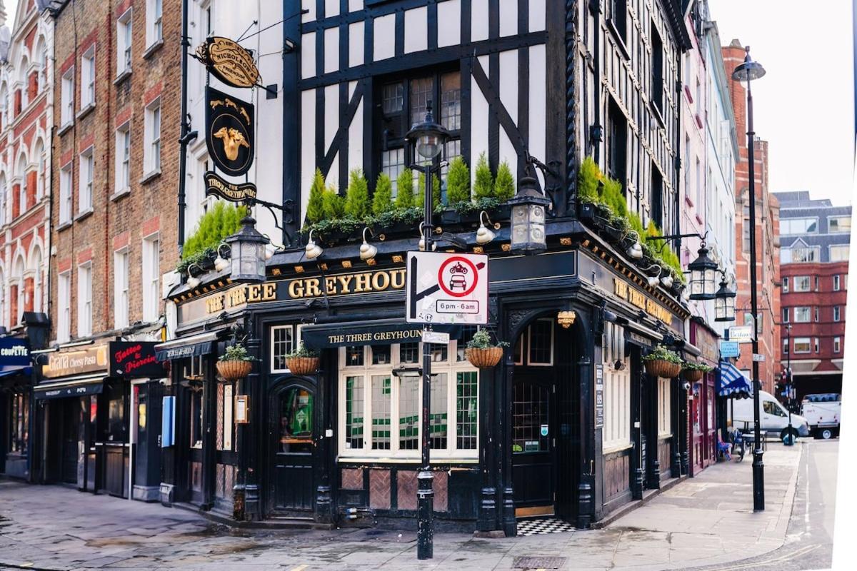 Quirky And Cosy Soho Stables House * London