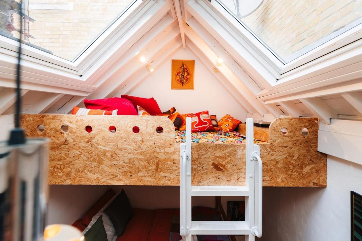 Quirky And Cosy Soho Stables House Apartment *