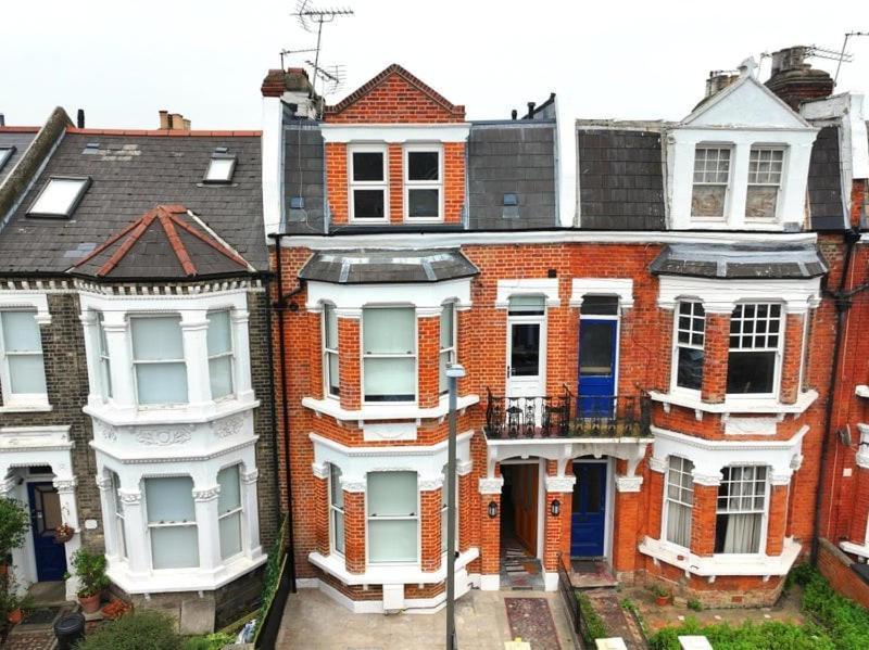 Apartment 2 Bedroom 2 Bth Deluxe Suite, Netflix Games, Near Putney Station, Fulham And Wimbledon, Ideal For Business And Relocator *