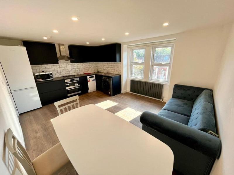 2 Bedroom 2 Bth Deluxe Suite, Netflix Games, Near Putney Station, Fulham And Wimbledon, Ideal For Business And Relocator London