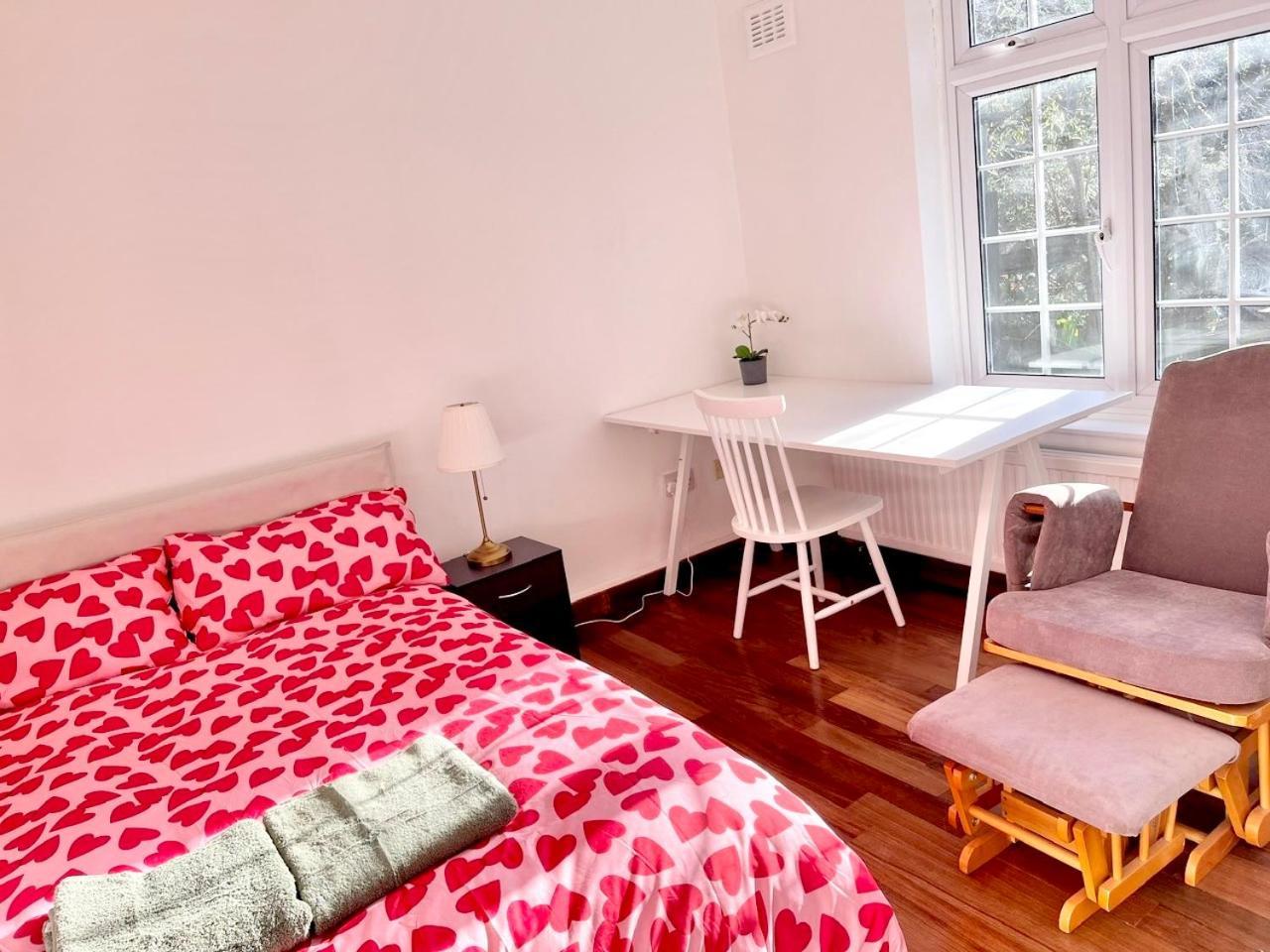 Holiday home Cosy House Tower Bridge Station Walk London