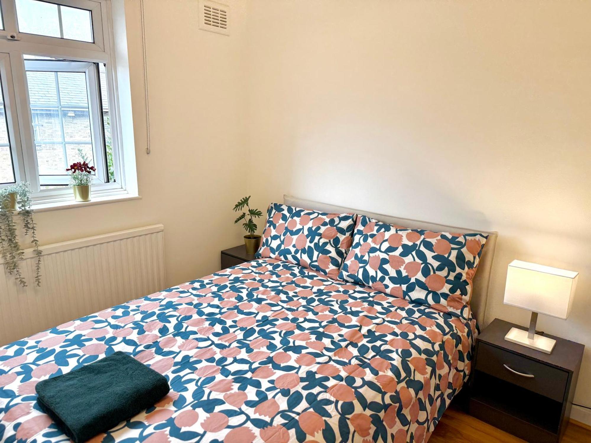 Cosy House Tower Bridge Station Walk Holiday home *