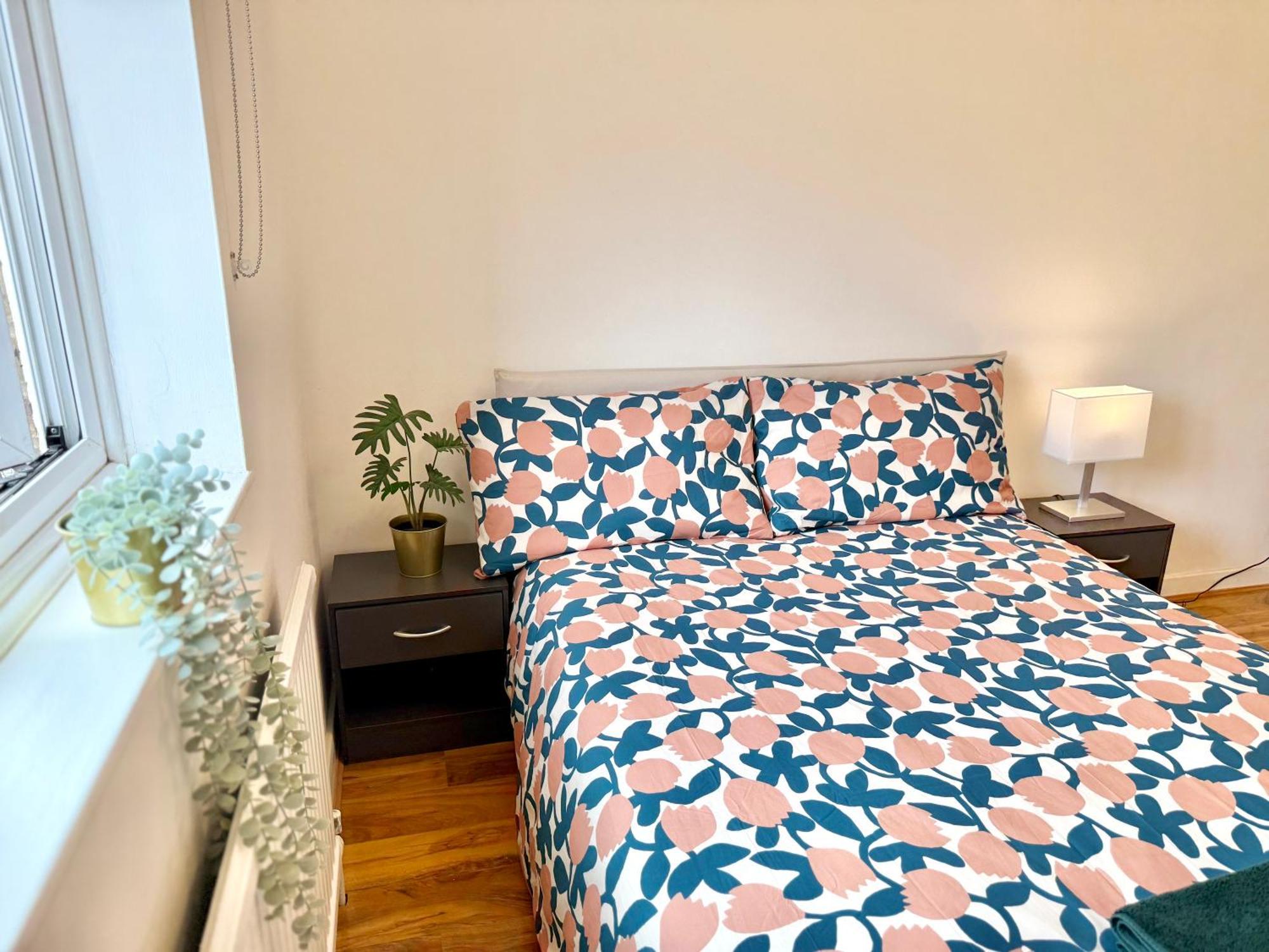 Cosy House Tower Bridge Station Walk Holiday home London