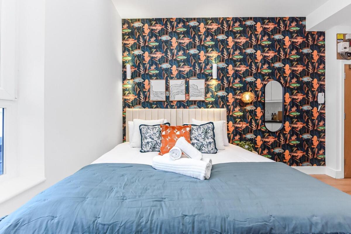 Cute & Compact - Petite With Style! London