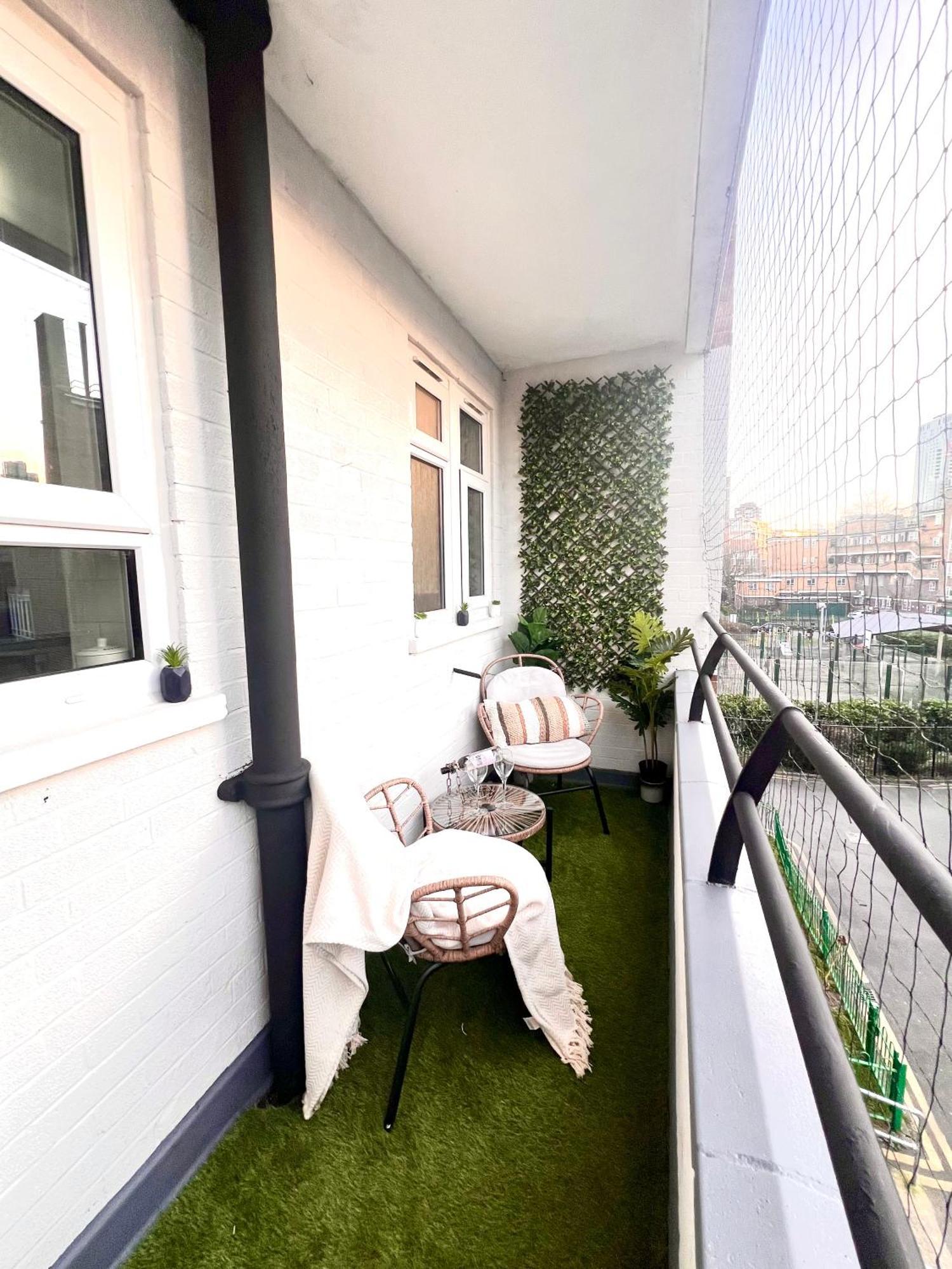 Apartment Central City 3 Minutes To Tower Of London Trendy Shoreditch Recently Refurbished 3 Bedrooms Sleeps 8