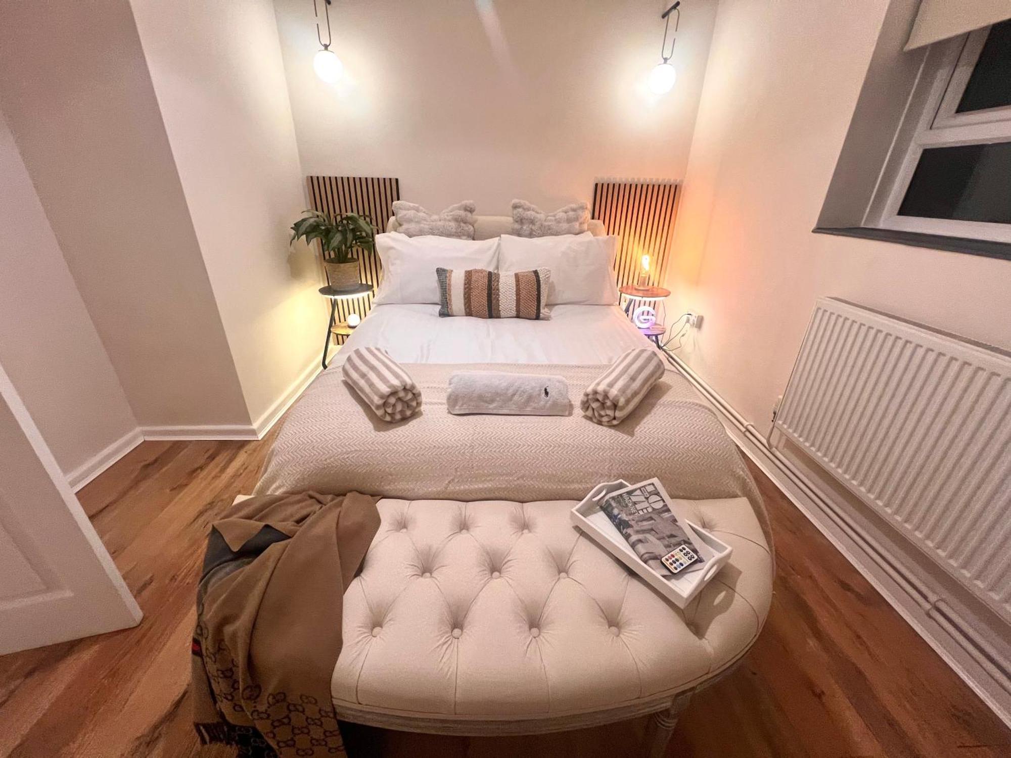 Central City 3 Minutes To Tower Of London Trendy Shoreditch Recently Refurbished 3 Bedrooms Sleeps 8 Apartment *