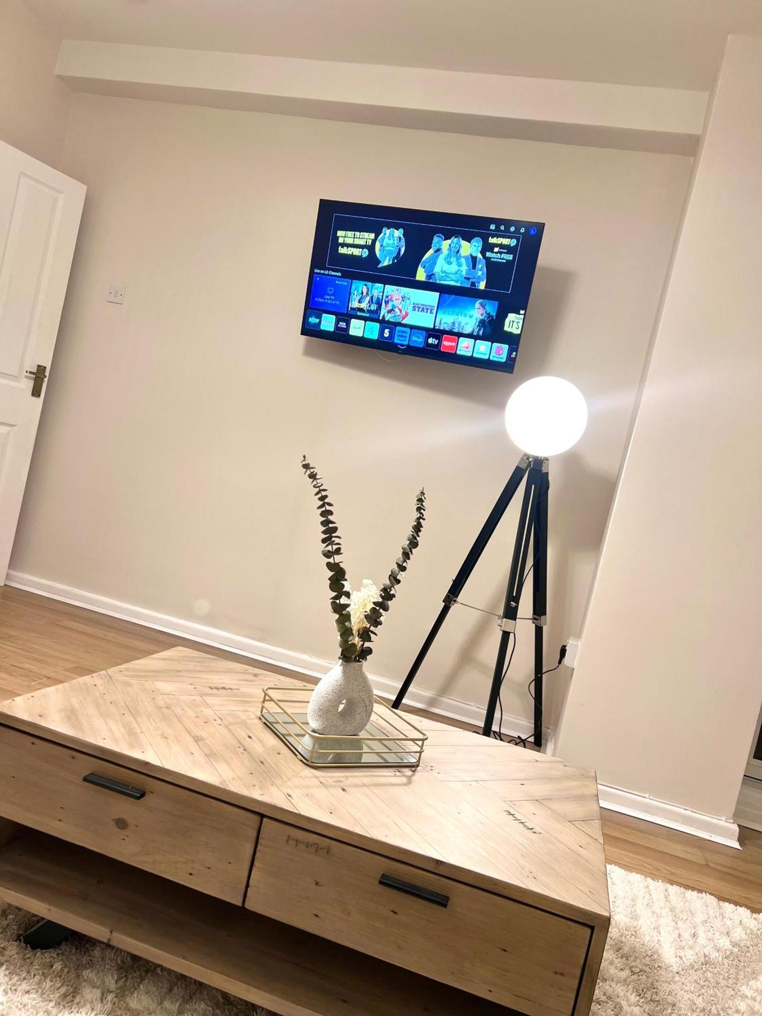 Apartment Central City 3 Minutes To Tower Of London Trendy Shoreditch Recently Refurbished 3 Bedrooms Sleeps 8 *