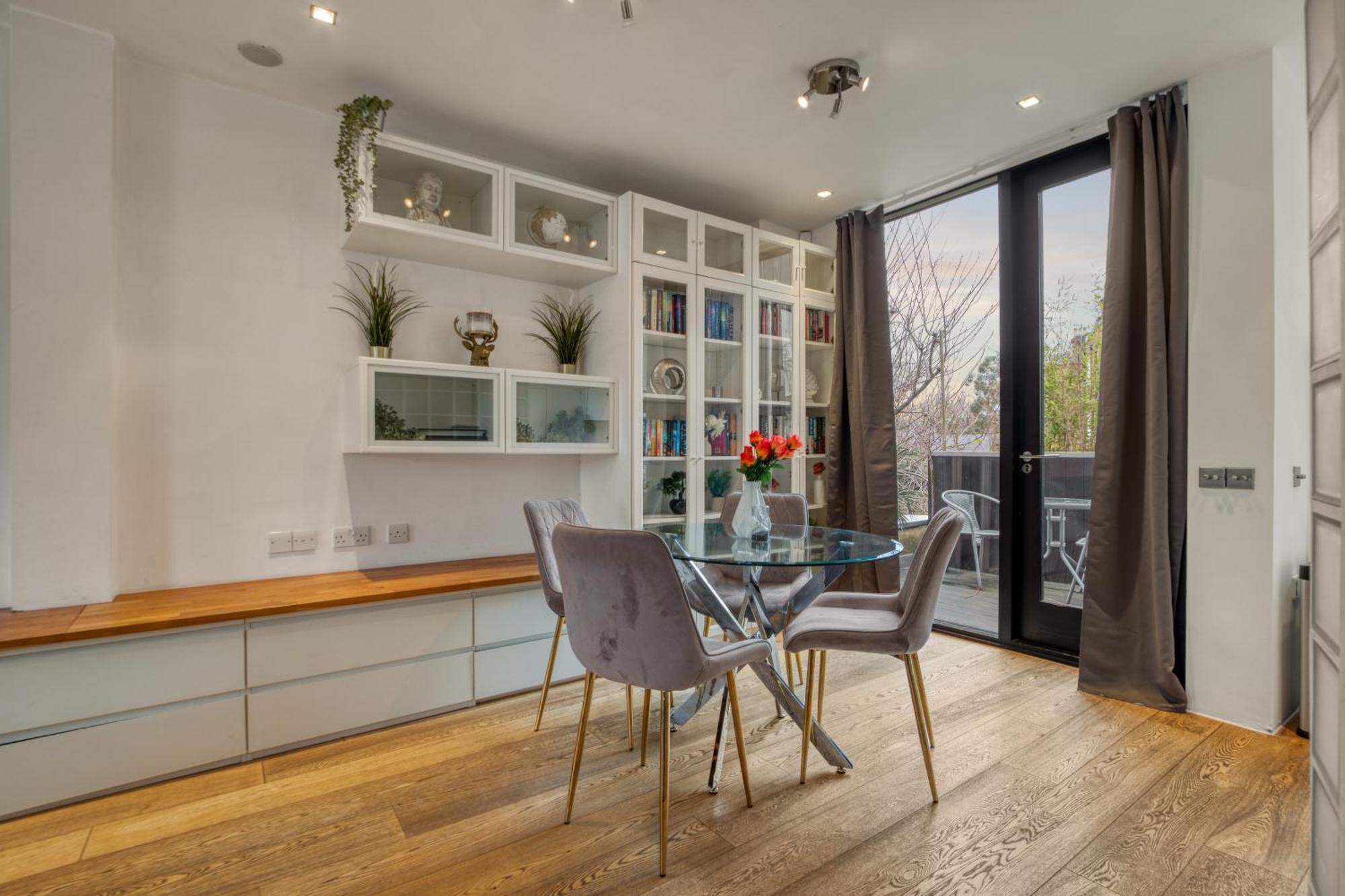 Award Winning 2 Bedroom House, King's Cross Londen