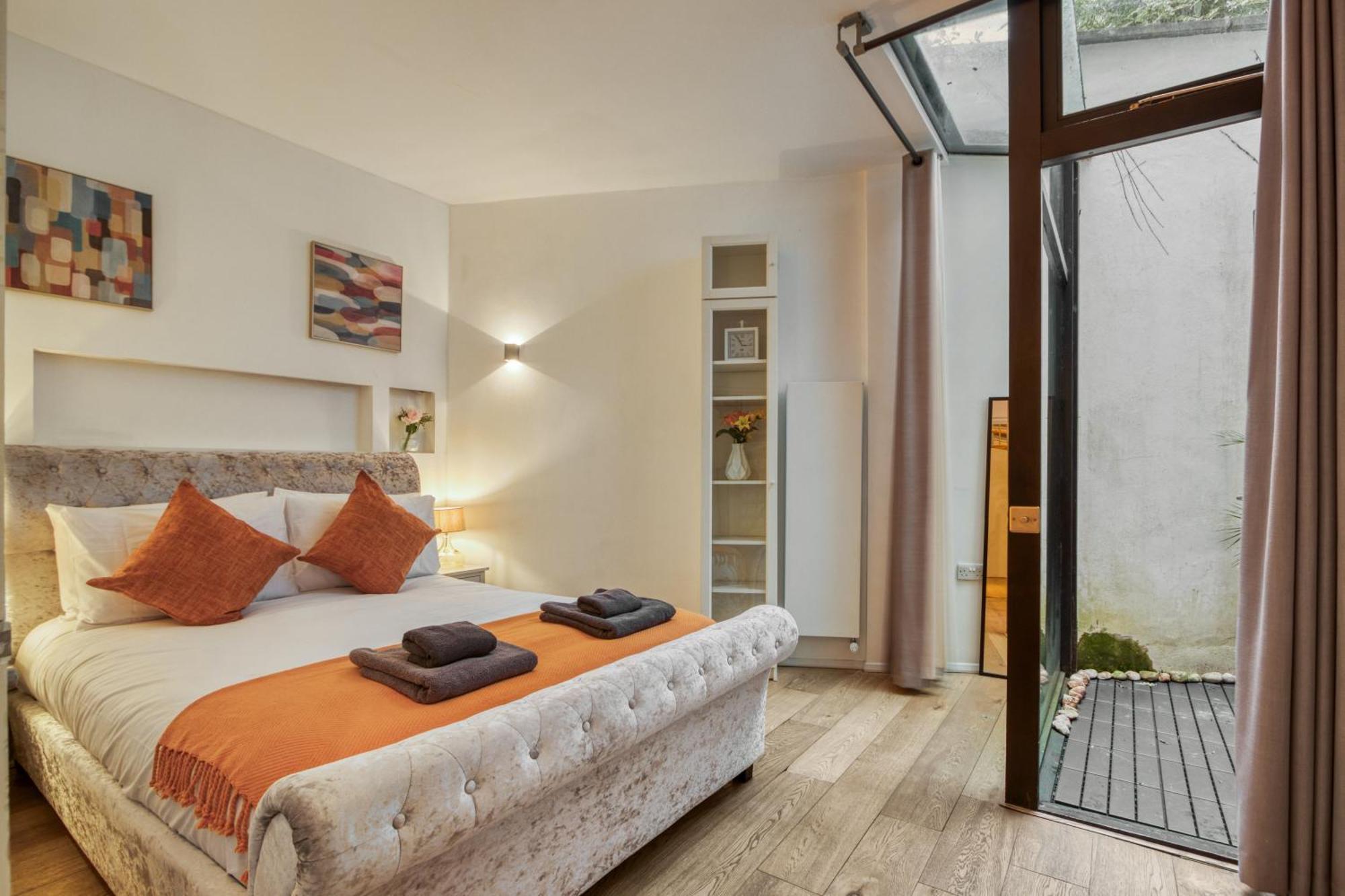 Award Winning 2 Bedroom House, King's Cross * Londen
