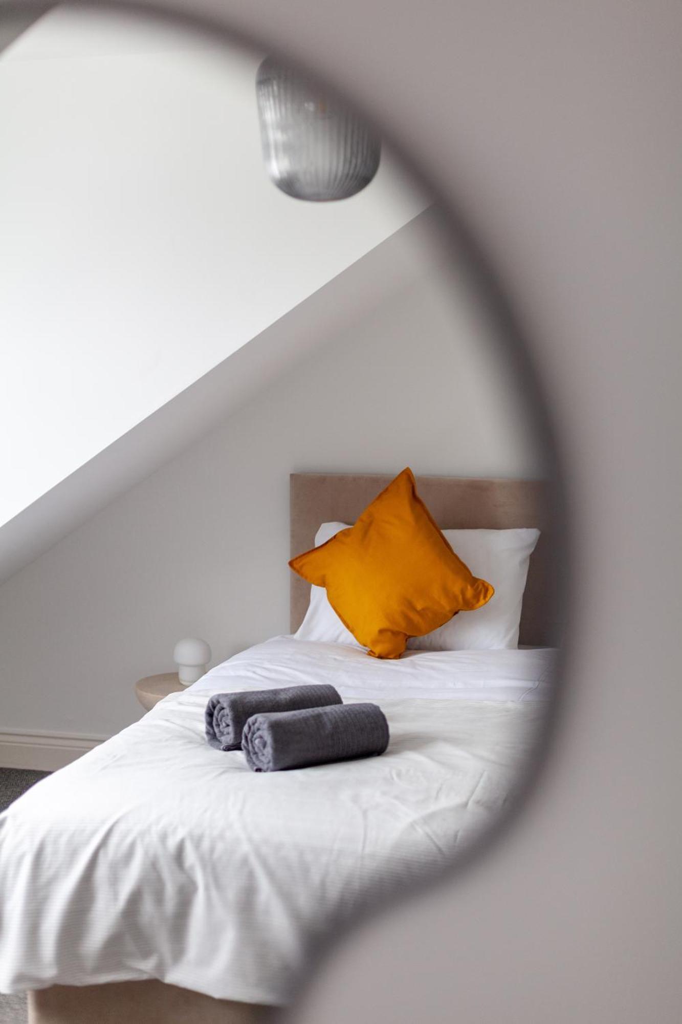 Arte Serviced Stratford - 3 Bedrooms 2 Bathrooms London, Stratford, Maryland, Free Parking, Garden, Weekly Or Monthly - Up To 8 Guests *
