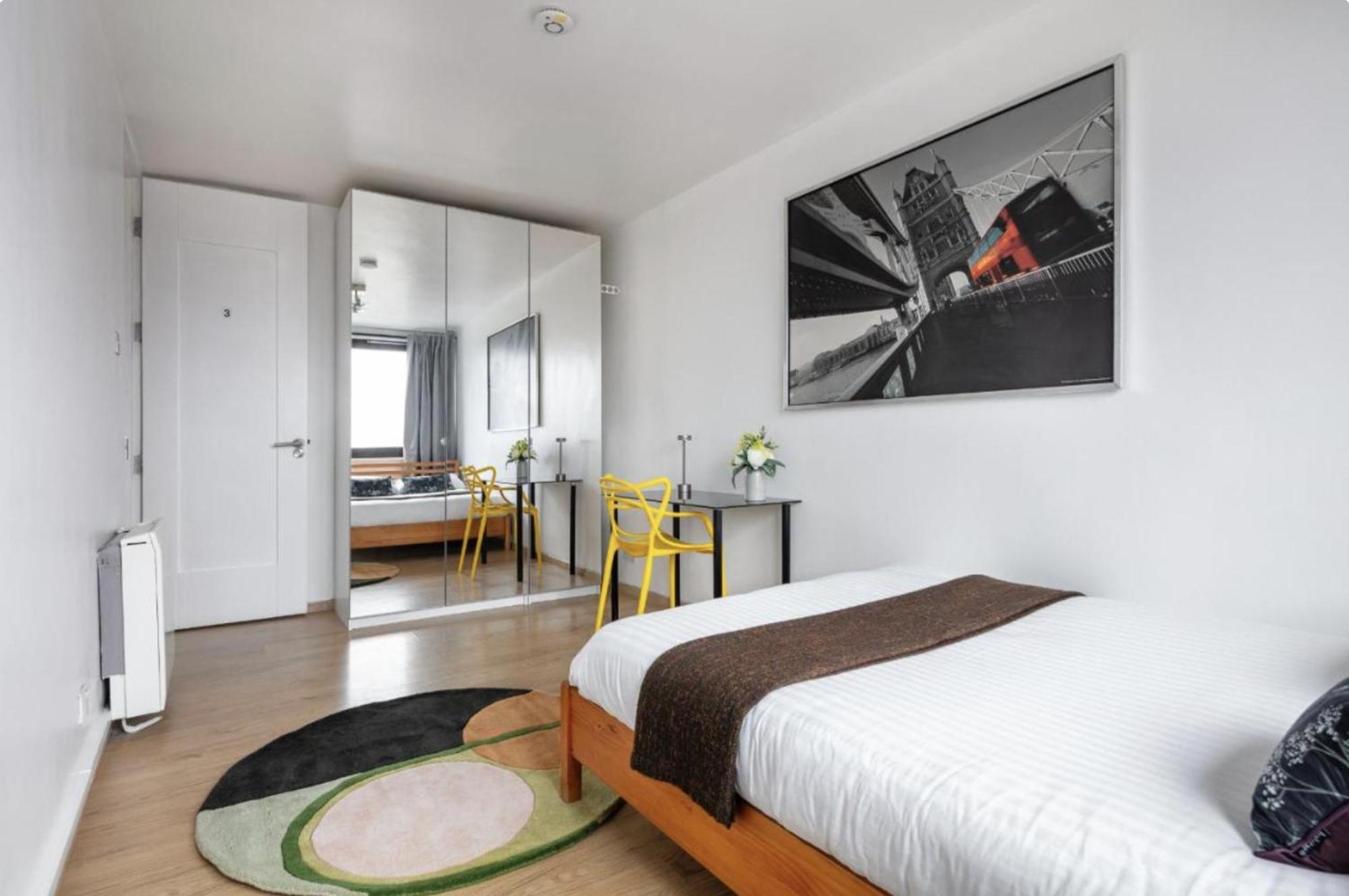 View Hackney High End 3-bedroom Flat Long Term Apartment *