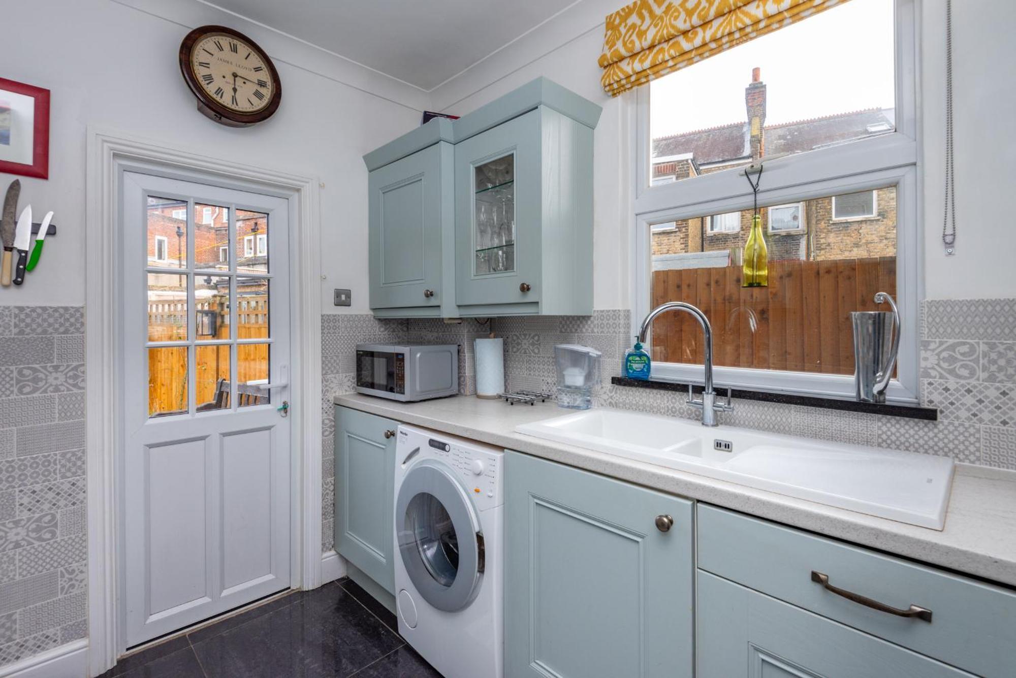 Stylish 2-bed 2-bath With Garden In Tooting * London