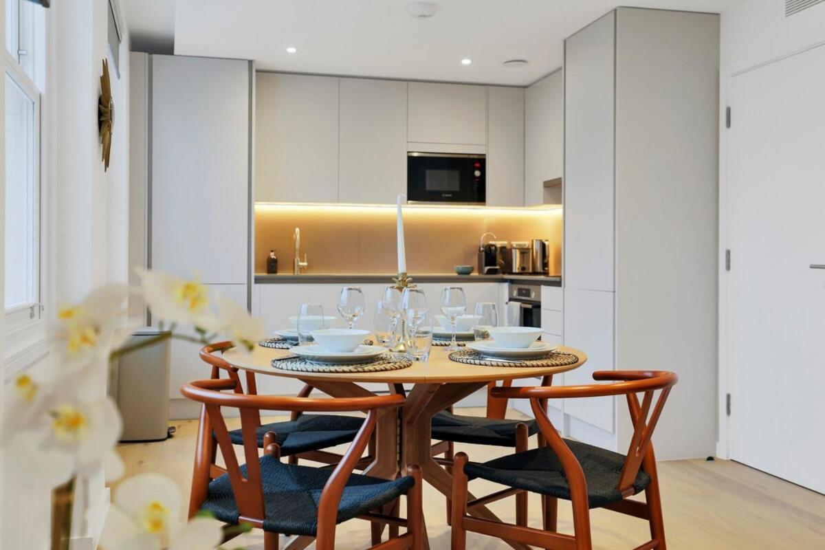 Kensington Luxury -2 Bedrooms 2 Baths Apartment