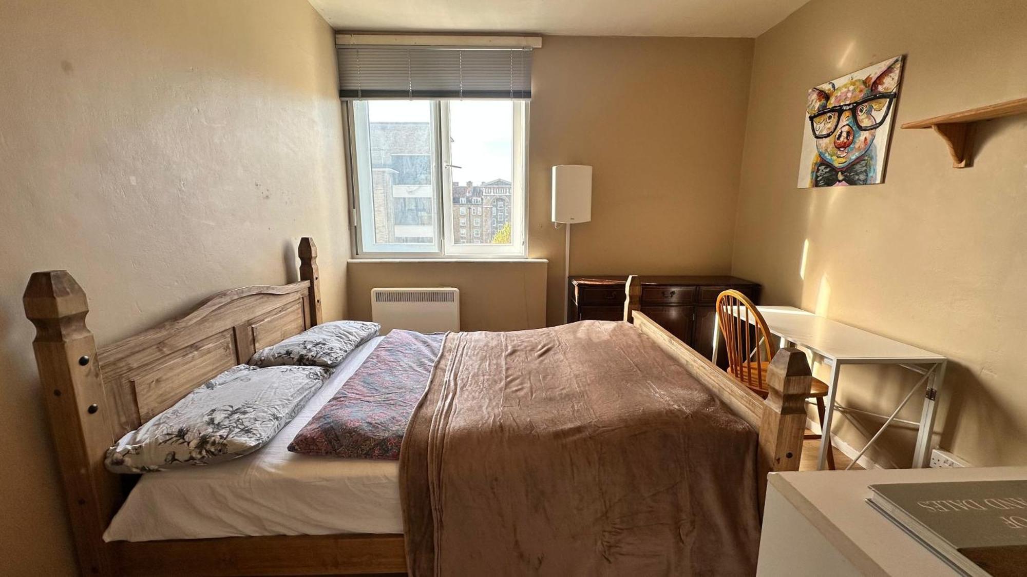 Spacious In Bed & Breakfast London
